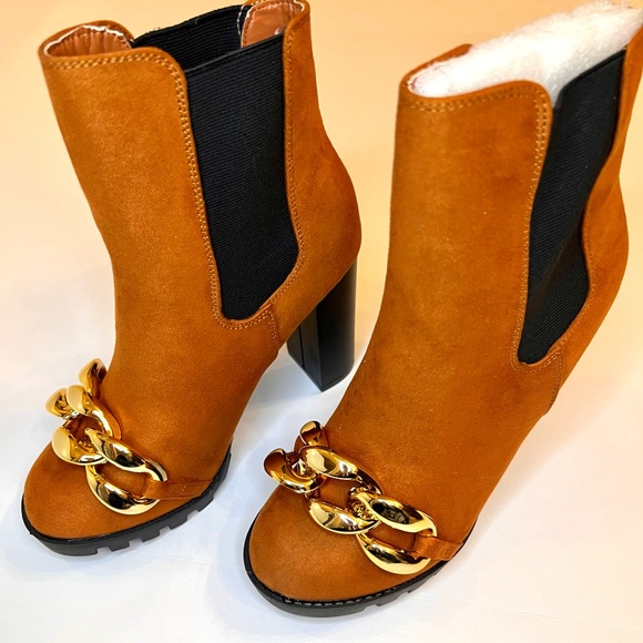 NWT Lux Chelsea Combat Ankle Boots - Chestnut Tan Brown w/Gold Chain Detail - Picture 6 of 12